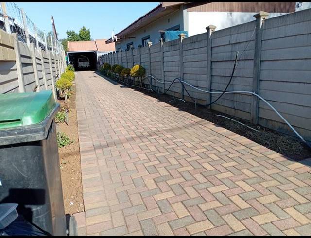 3 BEDROOM HOUSE FOR SALE IN RUSTENBURG EAST